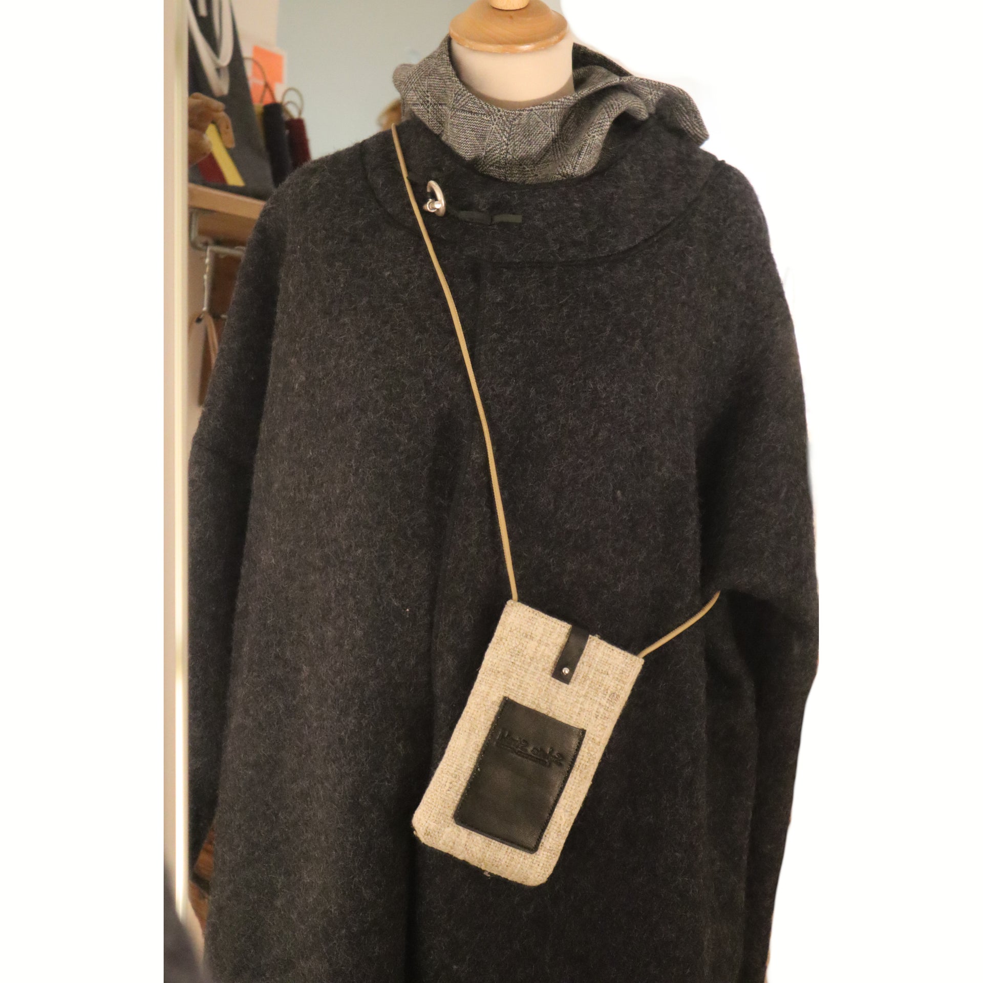 La Poche Téléphone, CHANVRE