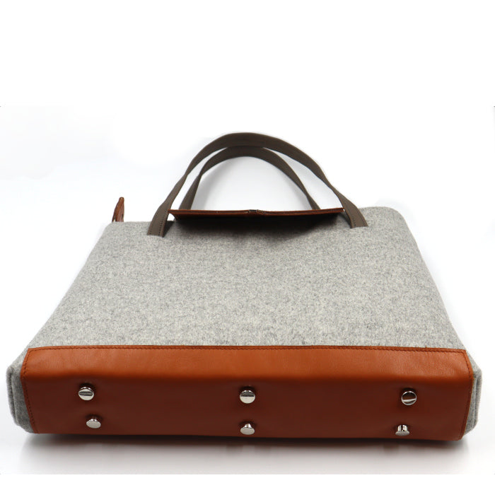 le sac Anna 3 en lainage gris et cuir orange dessous