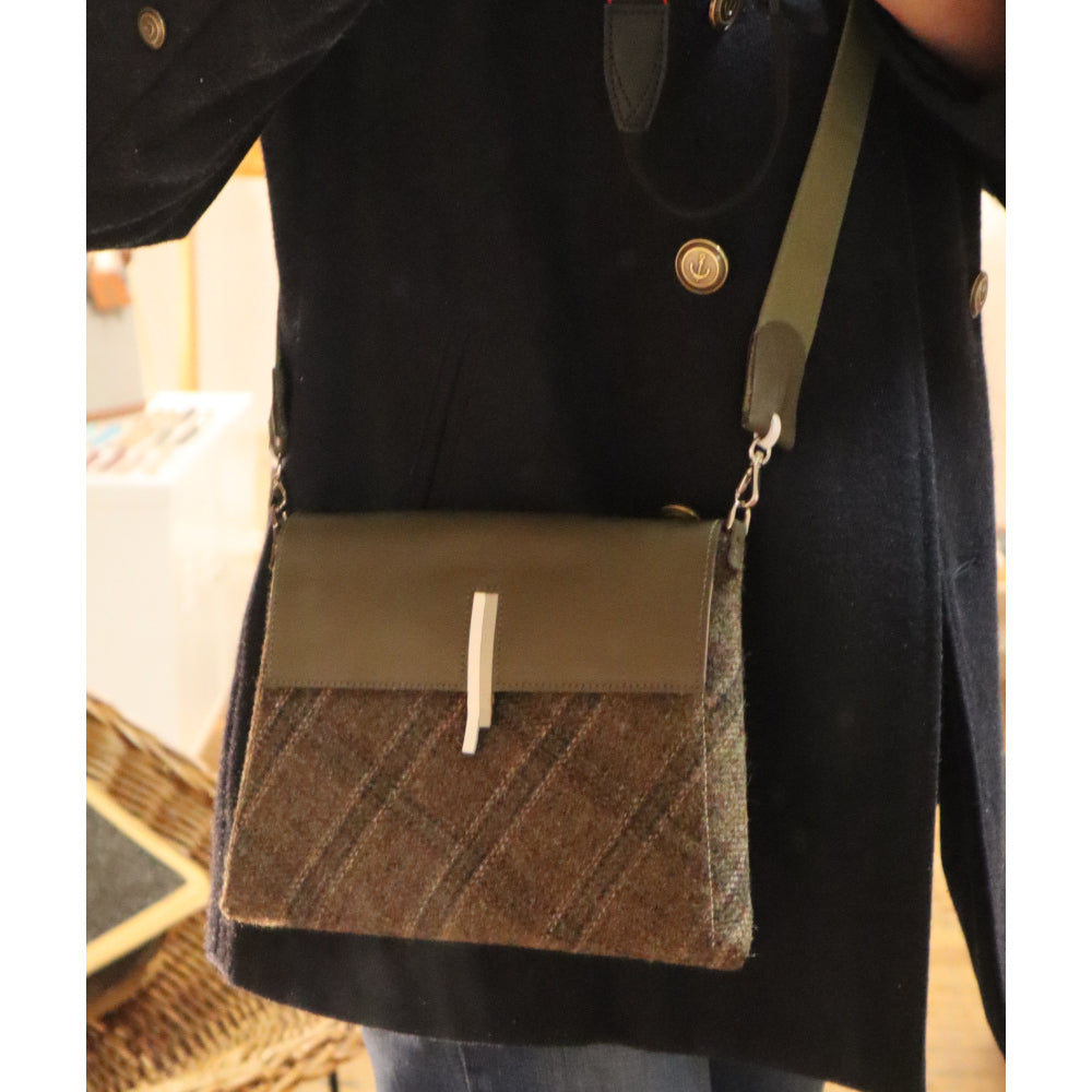 La bandoulière Kaki avec la Anna Sister 1