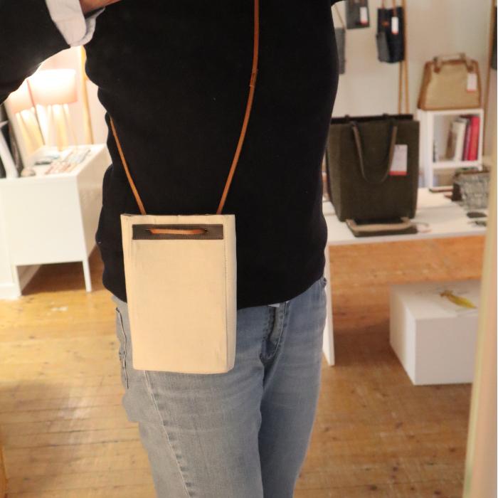 SAC BANDOULIERE POUR TELEPHONE PORTABLE PORTé