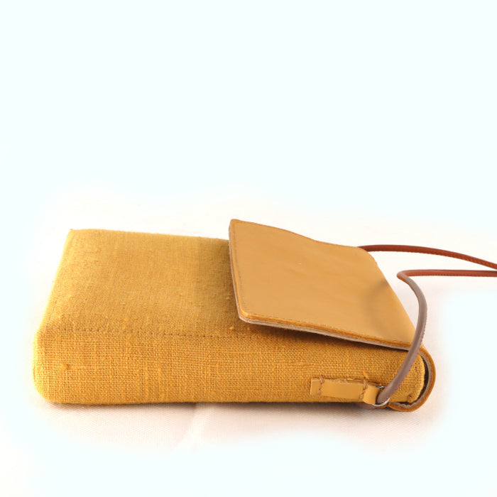 Le P'tit Carré Jaune de profil