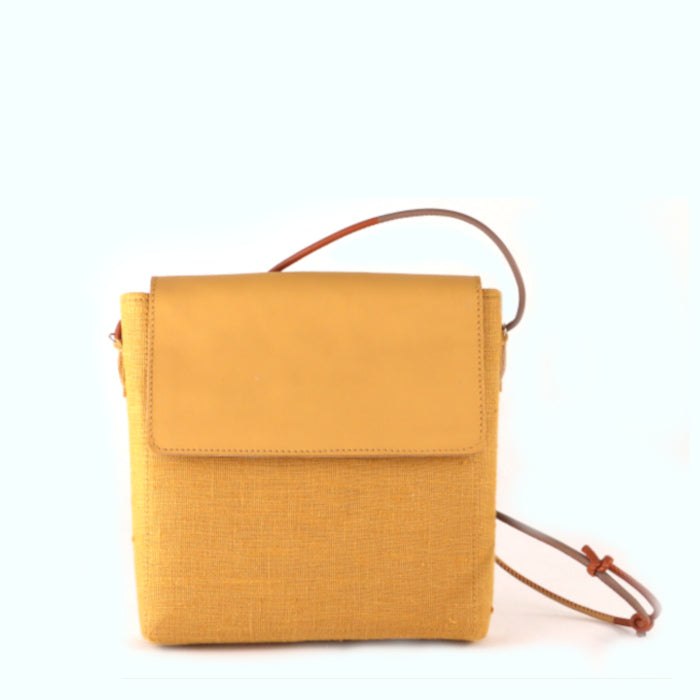 Le P'tit Carré en lin et cuir  jaune de face