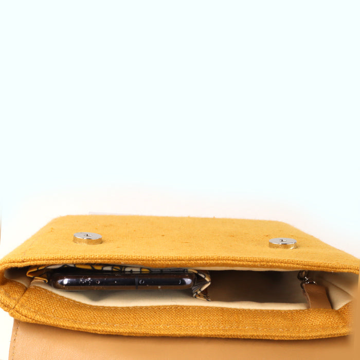 Intérieur de P'tit Carré Jaune