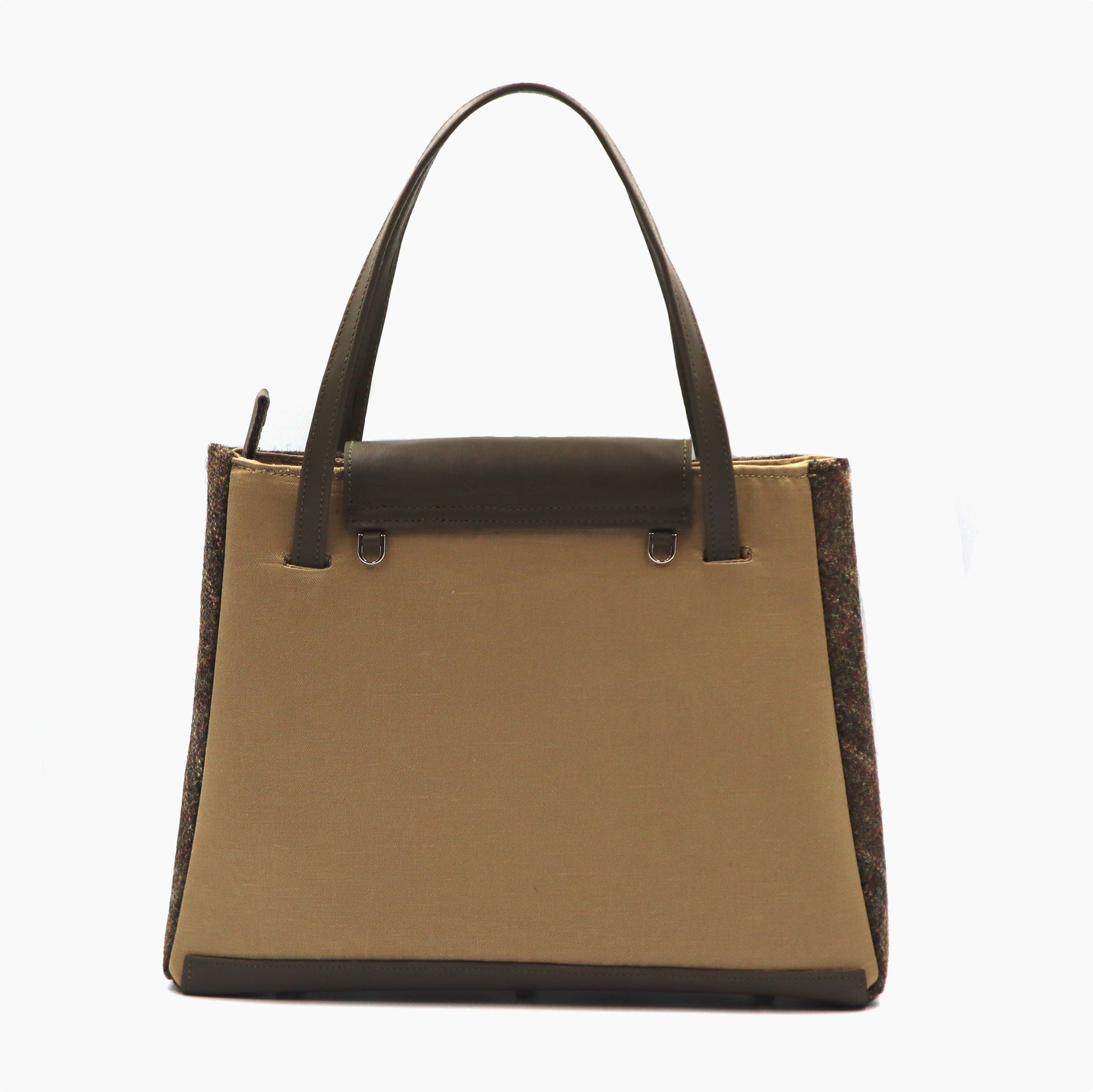 Un petit sac trapèze féminin et léger dos