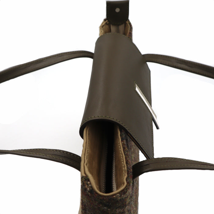 Un petit sac trapèze féminin en Tweed irlandais et cuir bronze vue dessus