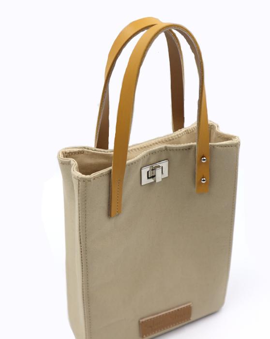 PETIT SAC A MAIN RECTANGULAIRE BEIGE DETAIL