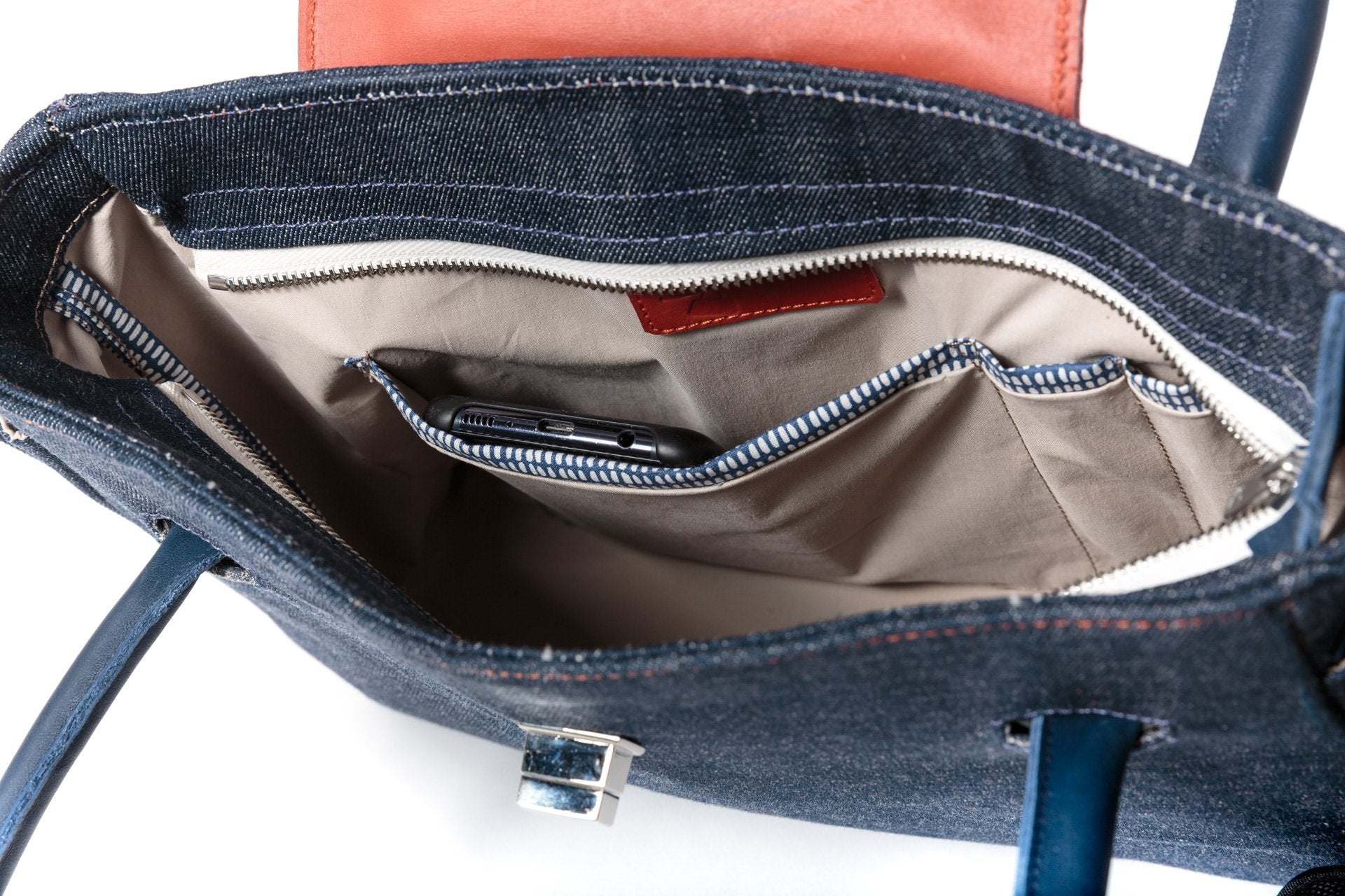 sac à main cabas en Denim et cuirs bleu et rouge Intérieur