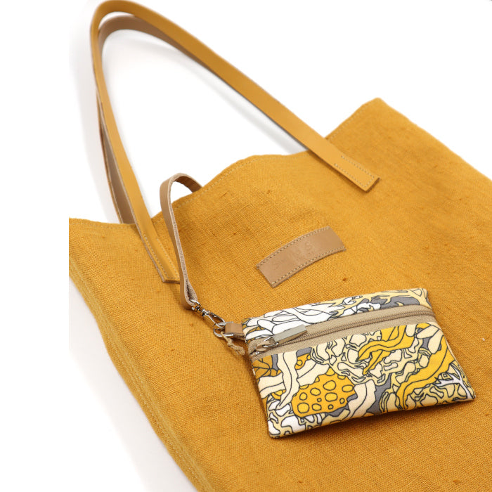 The Yellow tote bag, a hymn to the sun