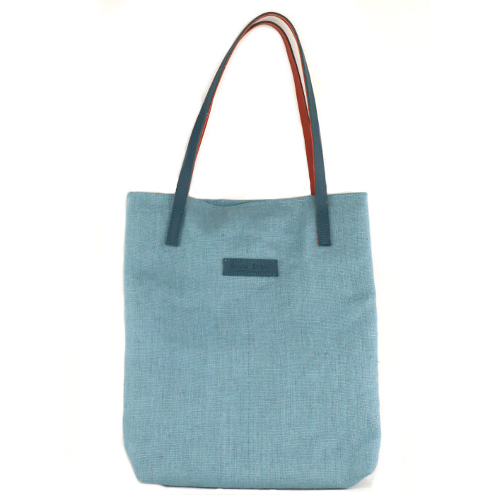 The blue tote bag, the freshness of spring